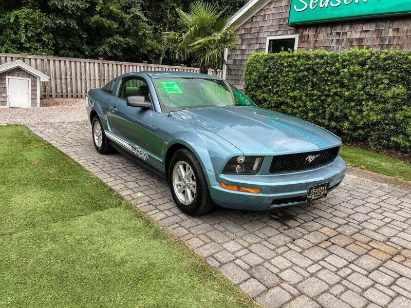 2007 Ford Mustang Deluxe