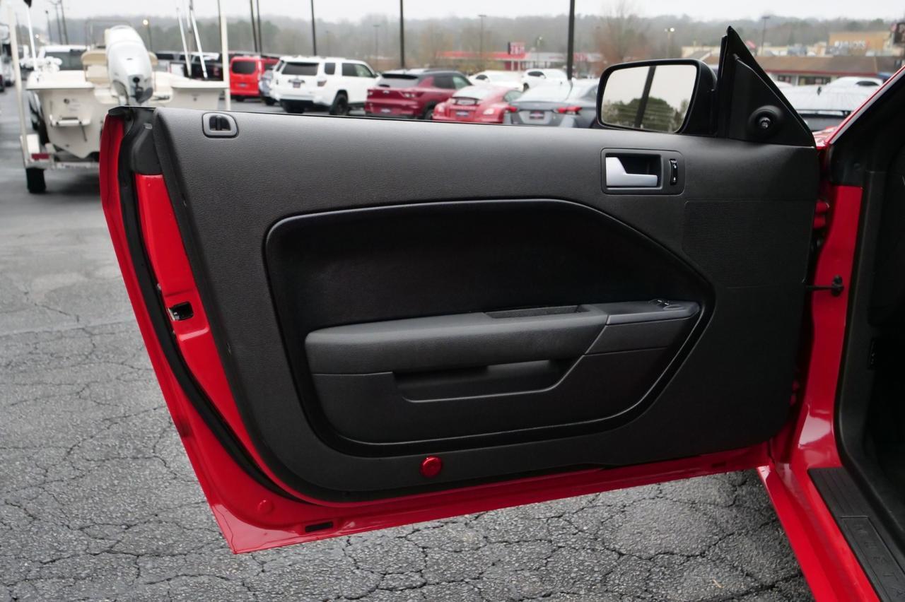 2007 Ford Mustang GT Premium / Manual / 4.6L V8 / Heated Seats! Lincolnton NC