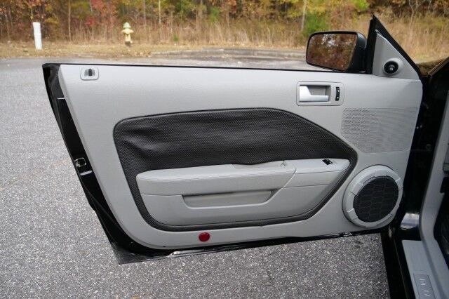 2007 Ford Mustang GT Premium / Manual / 4.6L V8 / LOW MILES! High Point NC