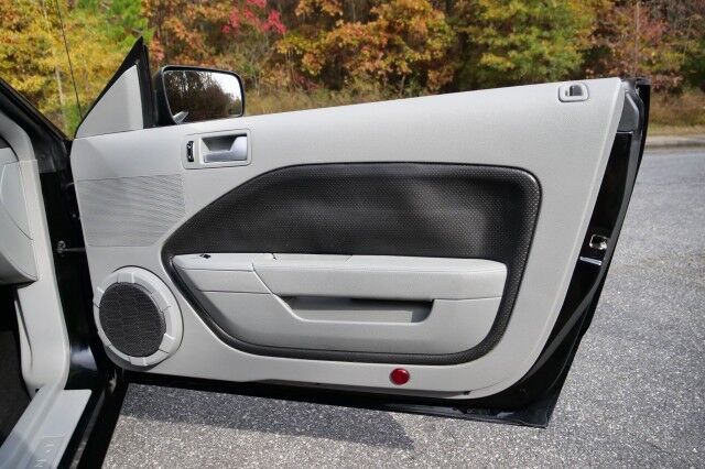 2007 Ford Mustang GT Premium / Manual / 4.6L V8 / LOW MILES! High Point NC