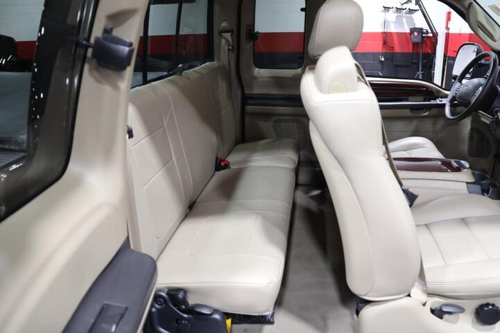 2007 Ford Super Duty F-350 DRW SuperCab 158 Lariat 6.8L V10 Dually 4dr Truck Chicago IL