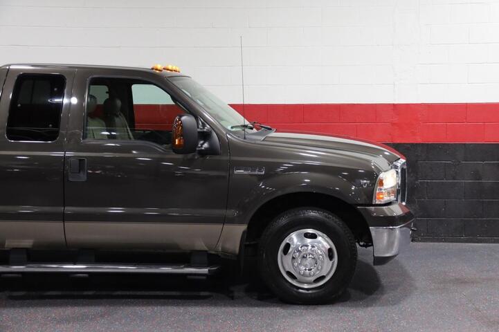 2007 Ford Super Duty F-350 DRW SuperCab 158 Lariat 6.8L V10 Dually 4dr Truck Chicago IL