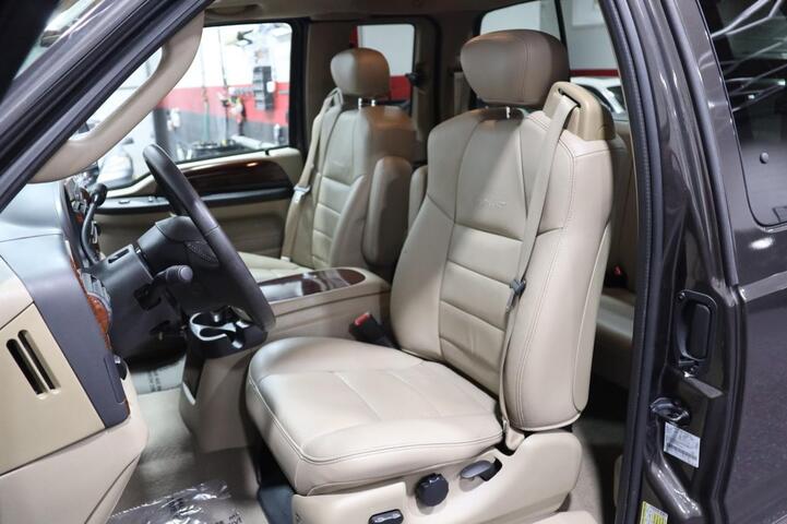 2007 Ford Super Duty F-350 DRW SuperCab 158 Lariat 6.8L V10 Dually 4dr Truck Chicago IL