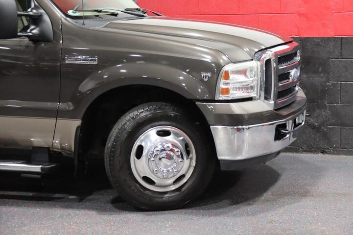 2007 Ford Super Duty F-350 DRW SuperCab 158 Lariat 6.8L V10 Dually 4dr Truck Chicago IL