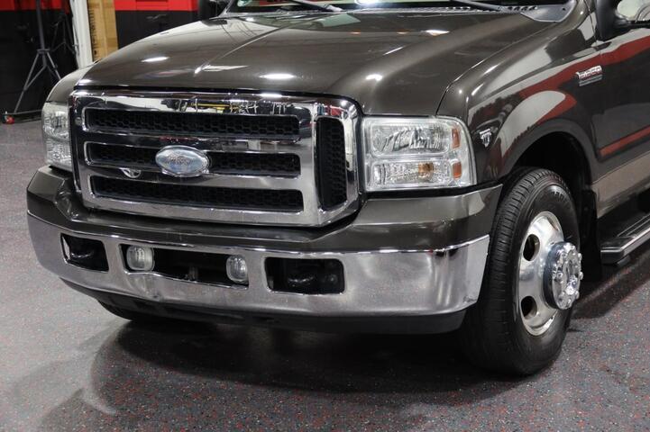 2007 Ford Super Duty F-350 DRW SuperCab 158 Lariat 6.8L V10 Dually 4dr Truck Chicago IL