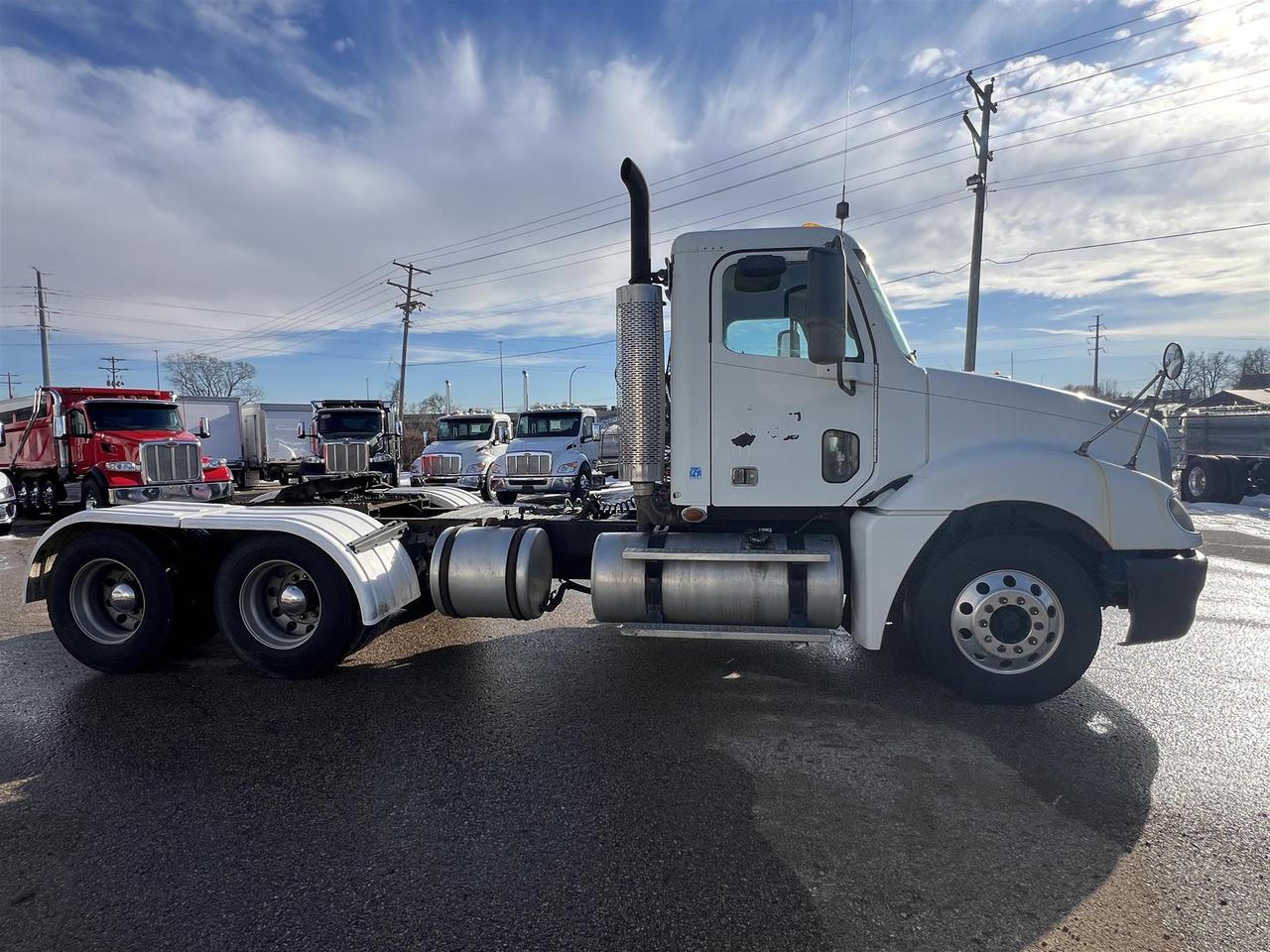 2007 Freightliner - image 4