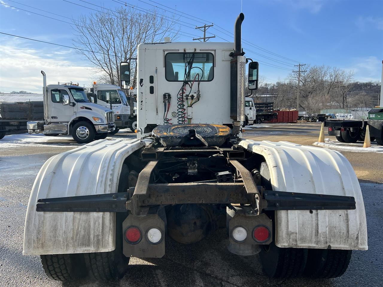 2007 Freightliner Columbia - 120 Non-Sleeper
