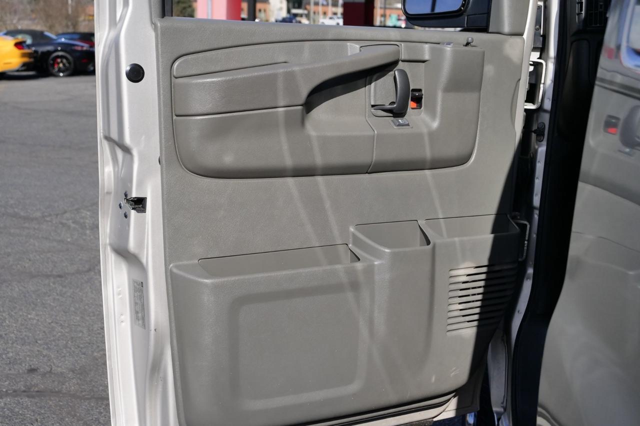 2007 GMC Savana 1500 Passenger Van AWD / 5.3L V8 / Rear AC! Lincolnton NC