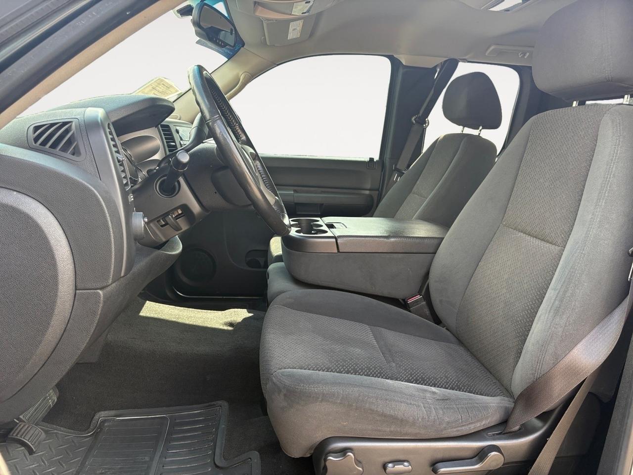 2007 GMC Sierra 1500 SLE1, POWER DRIVER SEATS, USB/AUX PORT, TOW PACKAGE, POWER FOLDING MIRRORS, TINTED WINDOWS, BED LINER, LOW MILES, CLEAN CARFAX, THIS TRUCK IS LIKE BRAND NEW!