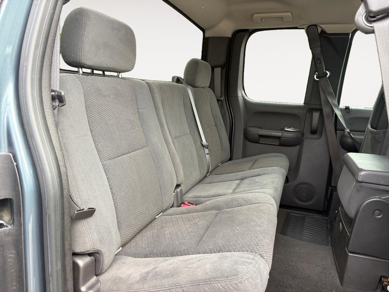 2007 GMC Sierra 1500 SLE1, POWER DRIVER SEATS, USB/AUX PORT, TOW PACKAGE, POWER FOLDING MIRRORS, TINTED WINDOWS, BED LINER, LOW MILES, CLEAN CARFAX, THIS TRUCK IS LIKE BRAND NEW! Virginia Beach VA
