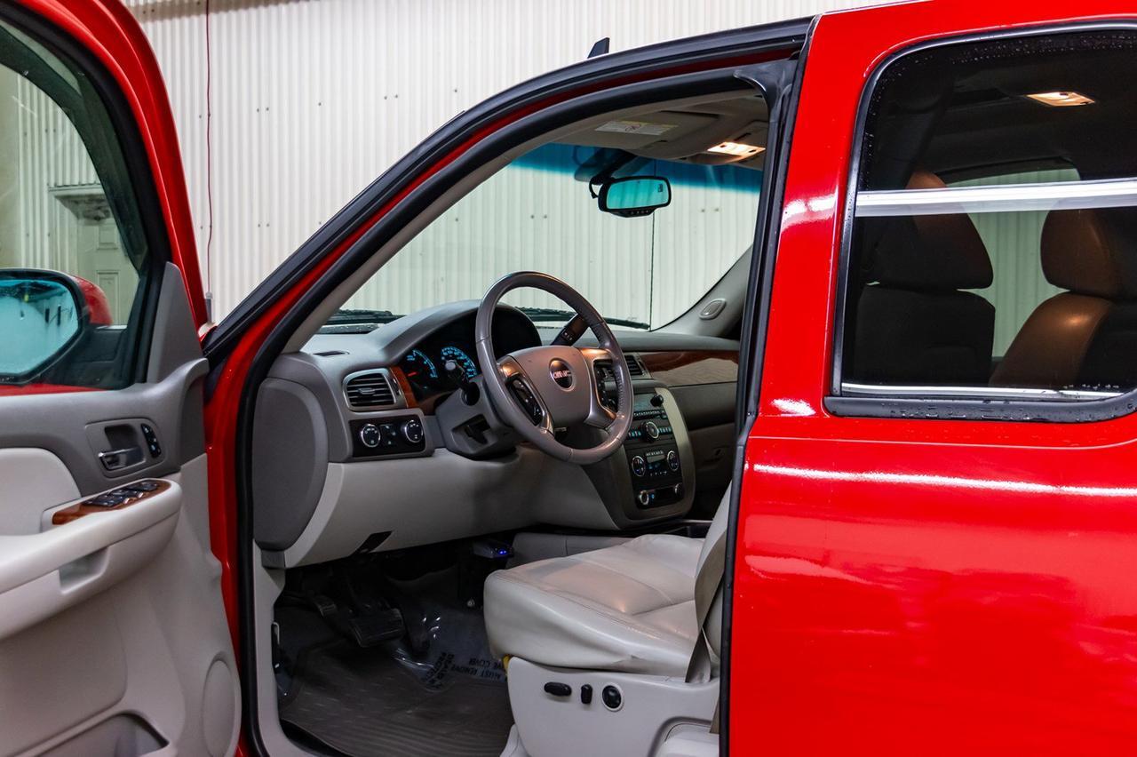 2007 GMC Sierra 2500HD 4x4 Ext. Cab SLT Diesel Leather Red Deer AB