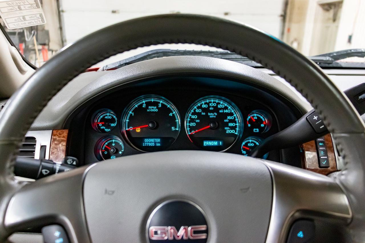 2007 GMC Sierra 2500HD 4x4 Ext. Cab SLT Diesel Leather Red Deer AB