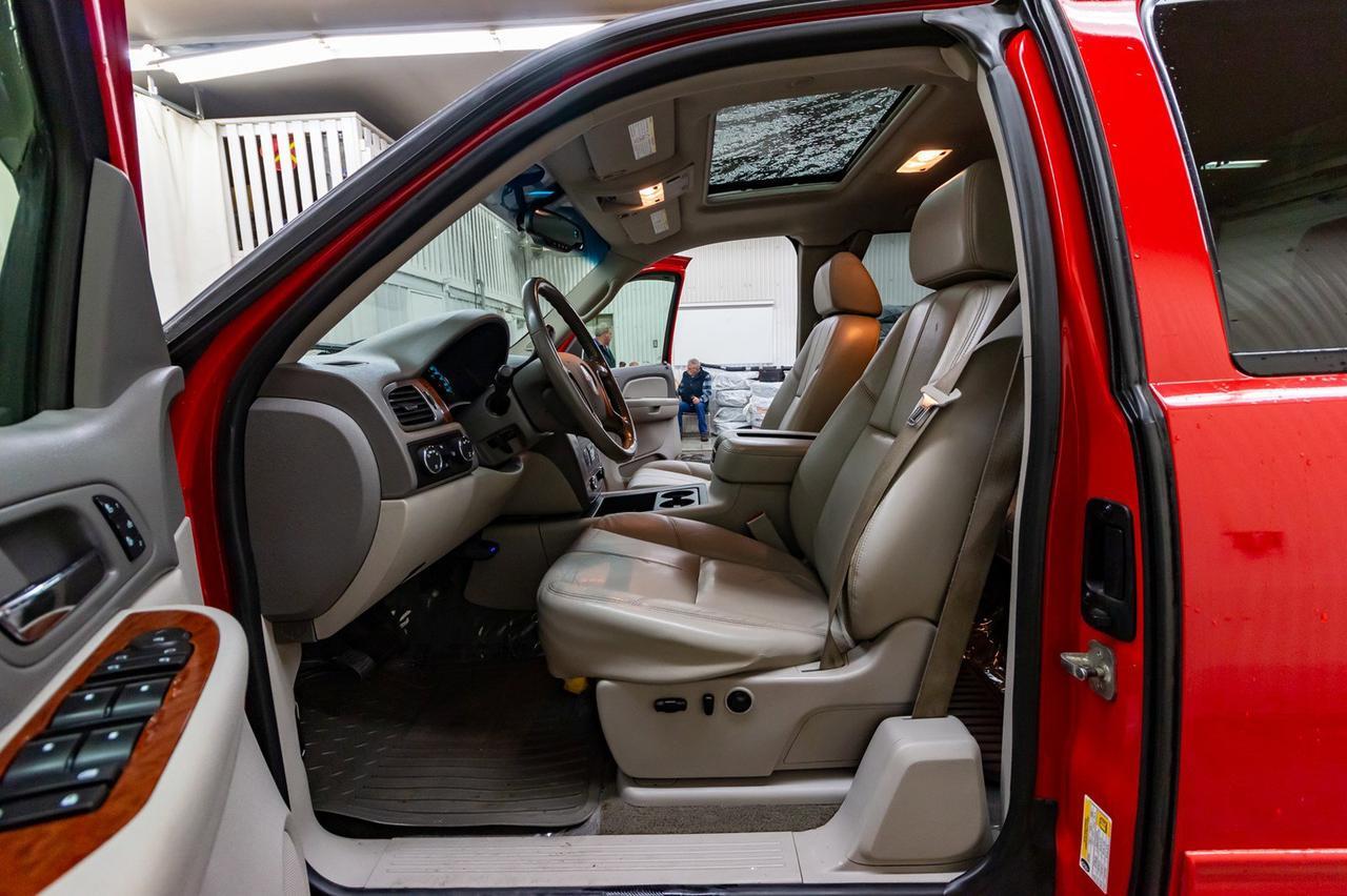 2007 GMC Sierra 2500HD 4x4 Ext. Cab SLT Diesel Leather Red Deer AB