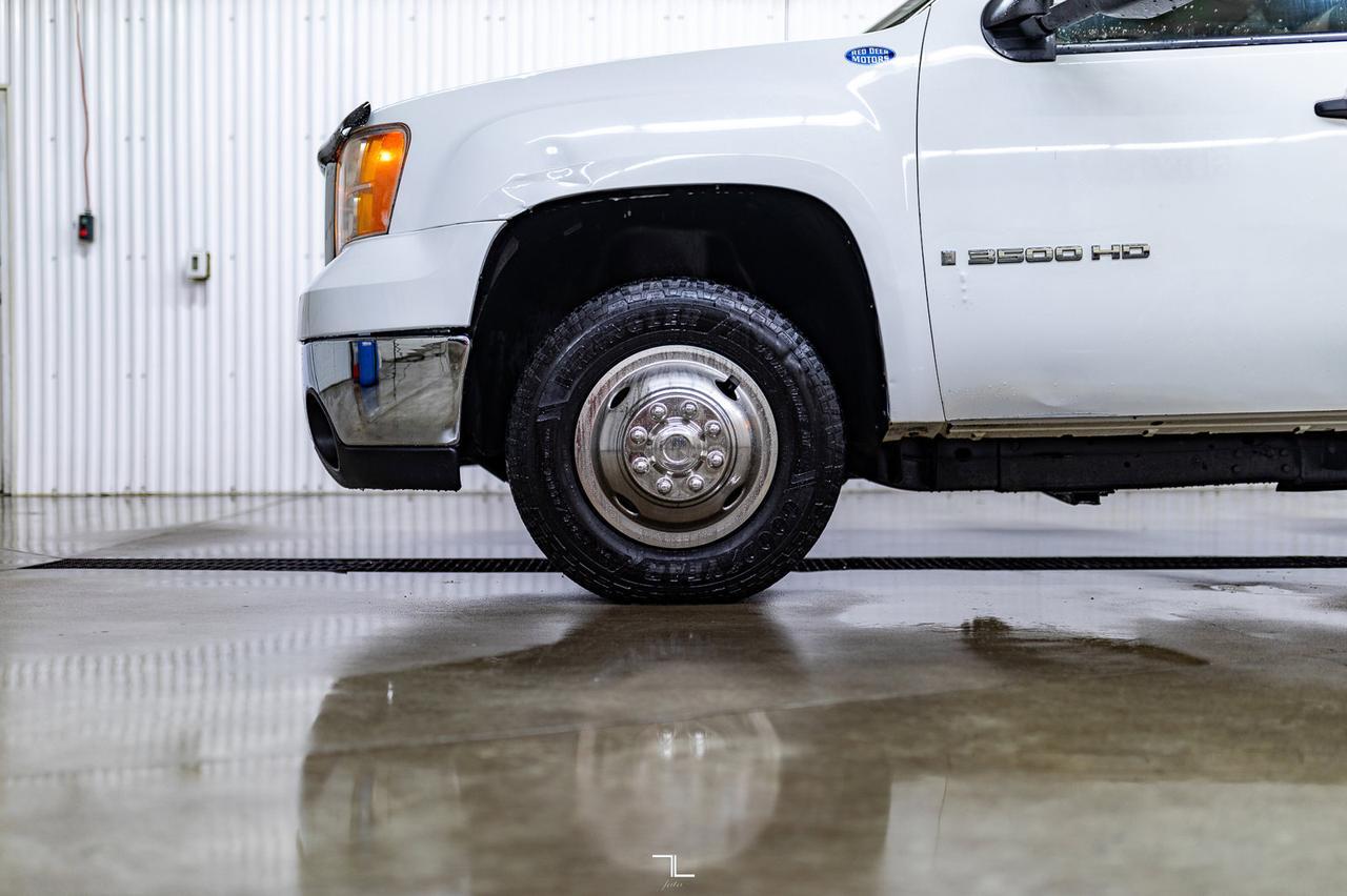 2007 GMC Sierra 3500HD 4x4 Reg Cab SLE 12 Ft Dump Deck Red Deer AB