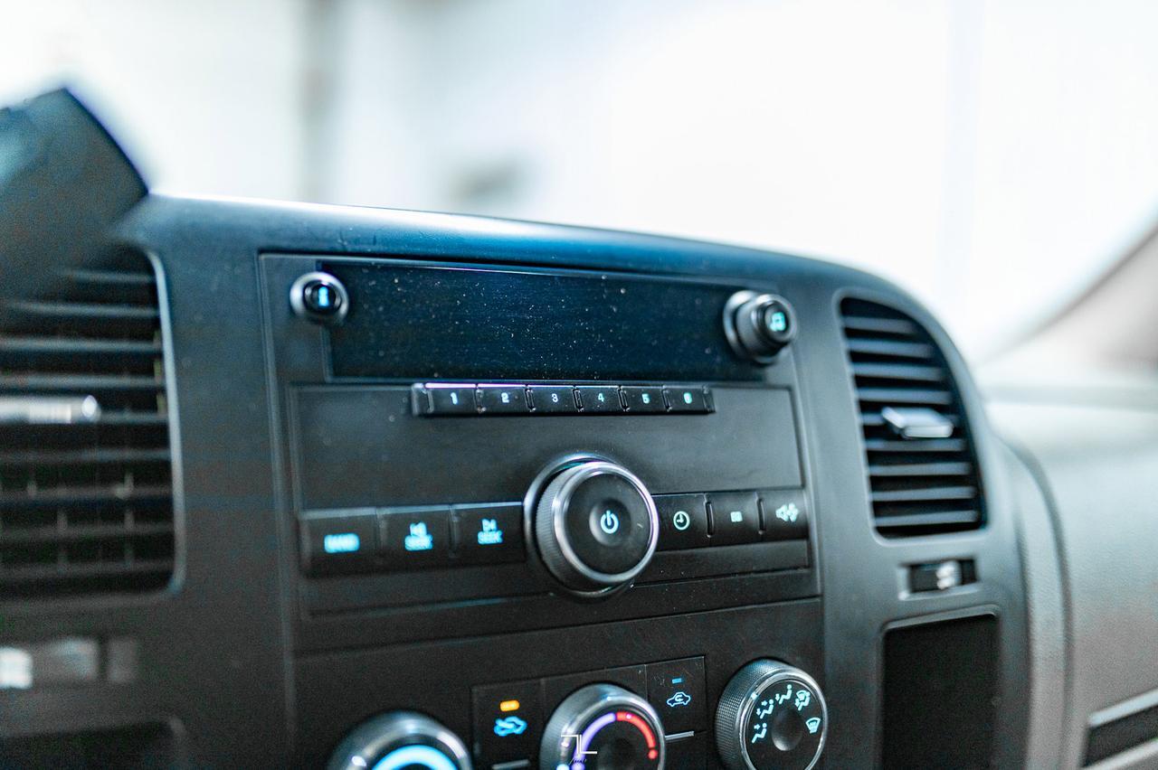 2007 GMC Sierra 3500HD 4x4 Reg Cab SLE 12 Ft Dump Deck Red Deer AB