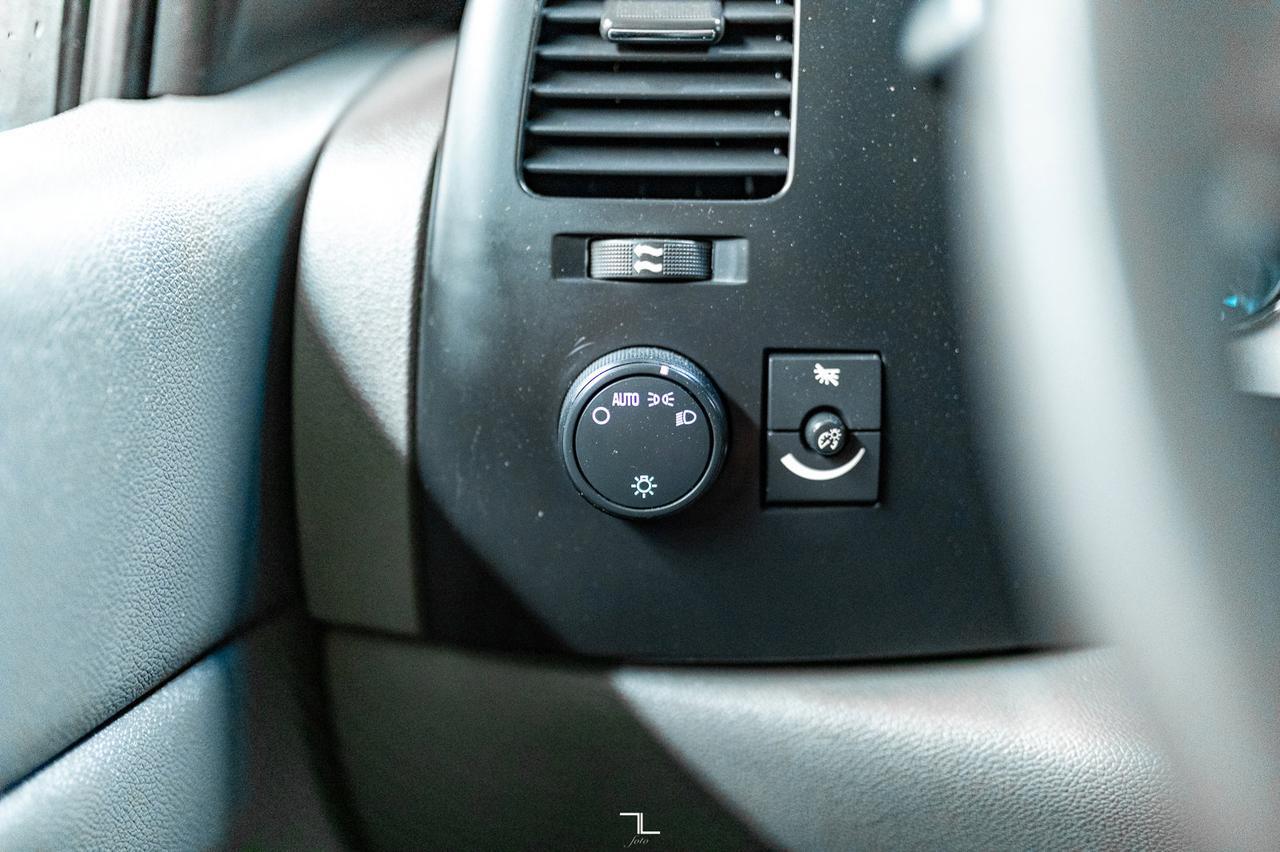 2007 GMC Sierra 3500HD 4x4 Reg Cab SLE 12 Ft Dump Deck Red Deer AB