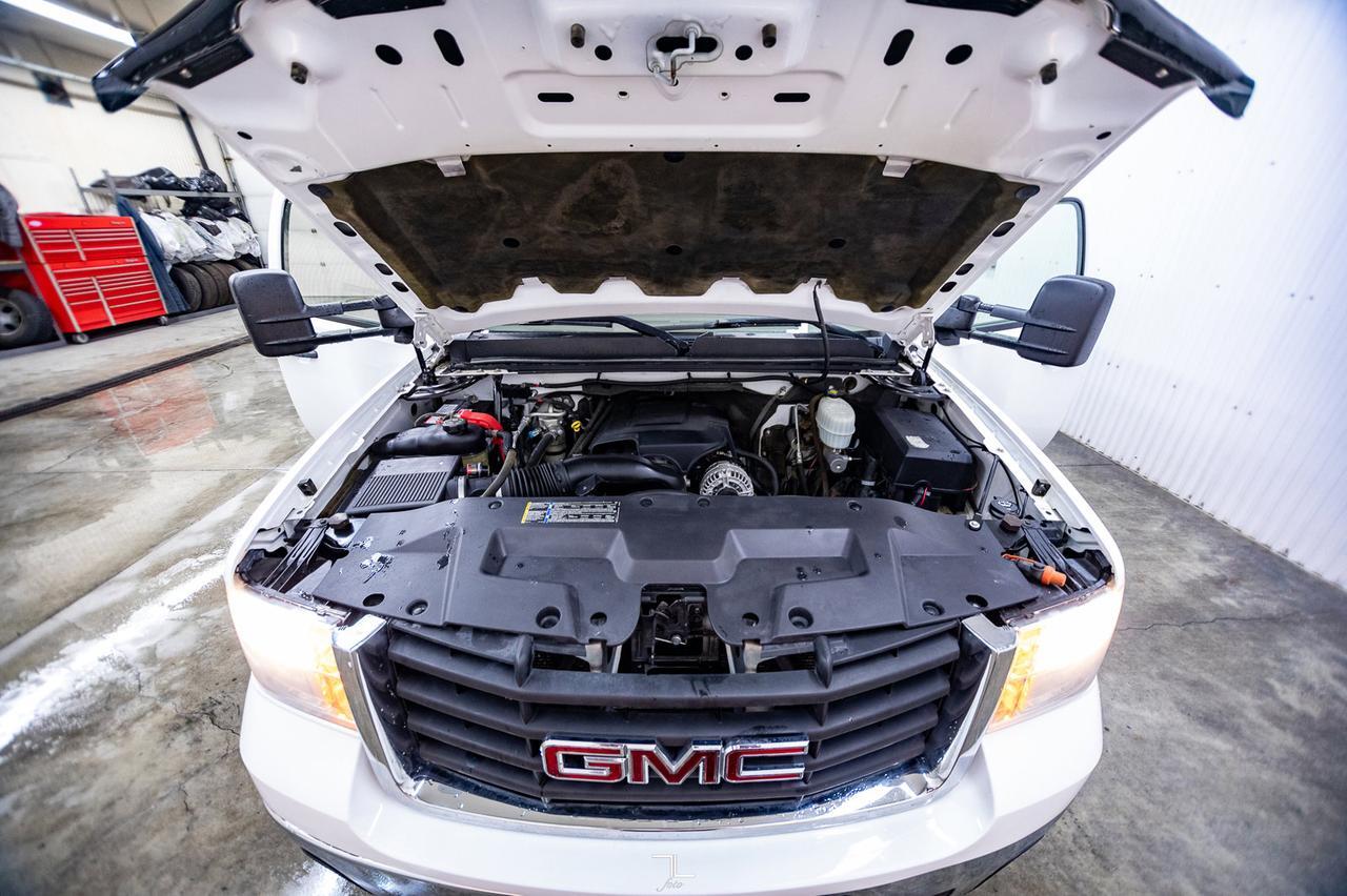 2007 GMC Sierra 3500HD 4x4 Reg Cab SLE 12 Ft Dump Deck Red Deer AB