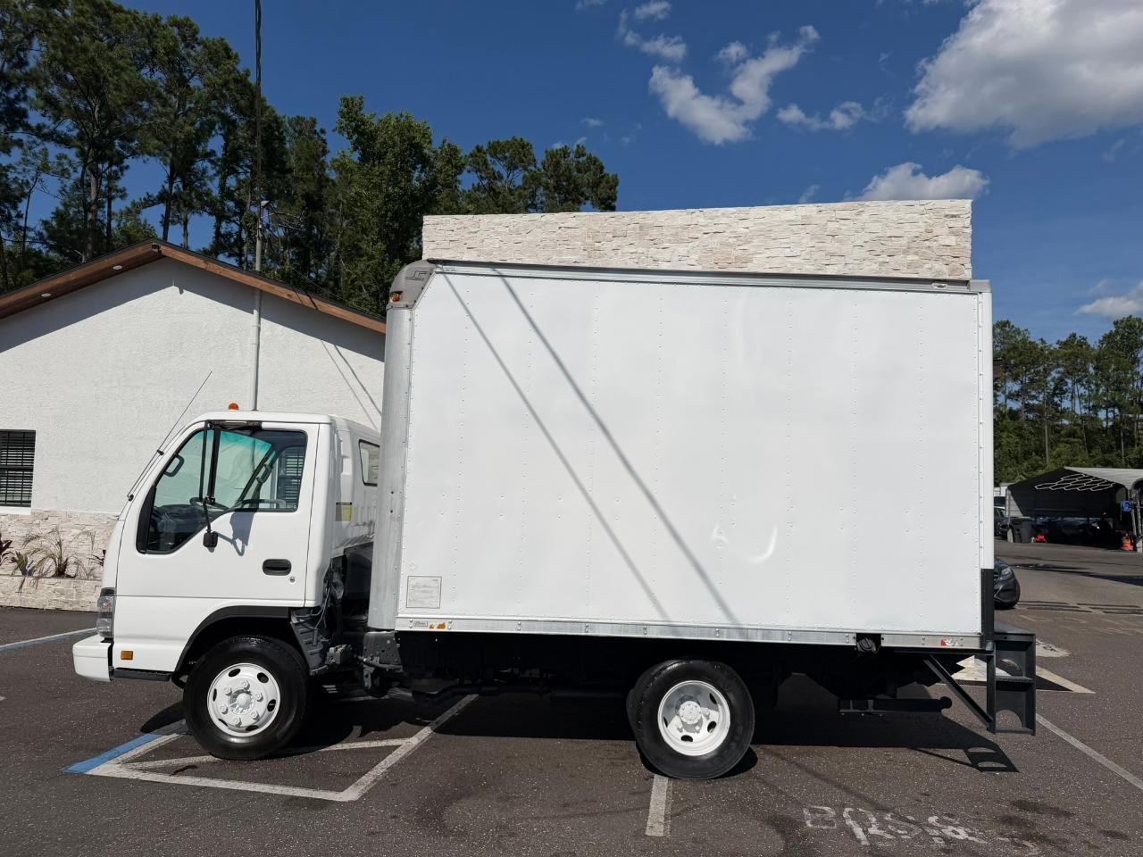 2007 GMC W3S042 W3500 GAS REG 109" WB 12000 GVWR AT IBT PWL