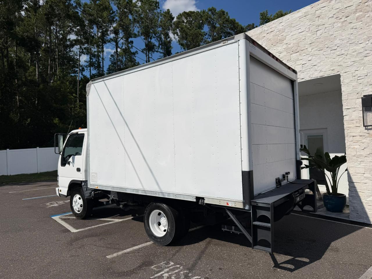 2007 GMC W3S042 W3500 GAS REG 109" WB 12000 GVWR AT IBT PWL Jacksonville FL