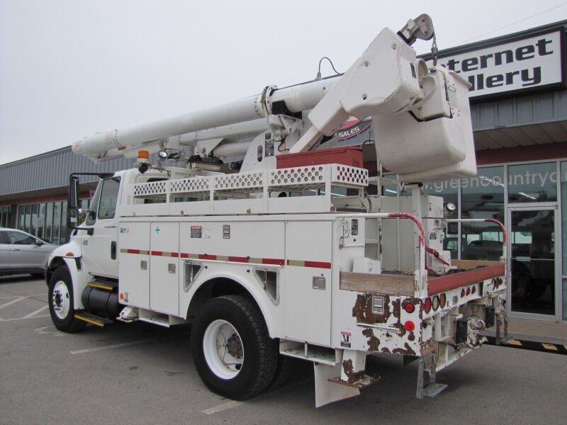 2007 INTERNATIONAL 4300 Bucket Truck Collinsville OK