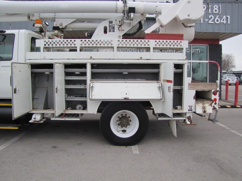 2007 INTERNATIONAL 4300 Bucket Truck Collinsville OK