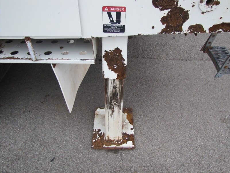 2007 INTERNATIONAL 4300 Bucket Truck Collinsville OK