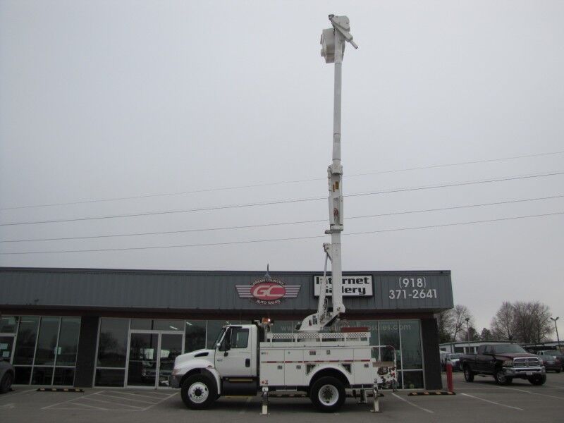 2007 INTERNATIONAL 4300 Bucket Truck Collinsville OK