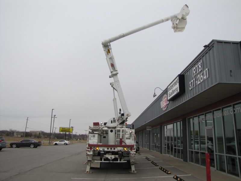 2007 INTERNATIONAL 4300 Bucket Truck Collinsville OK