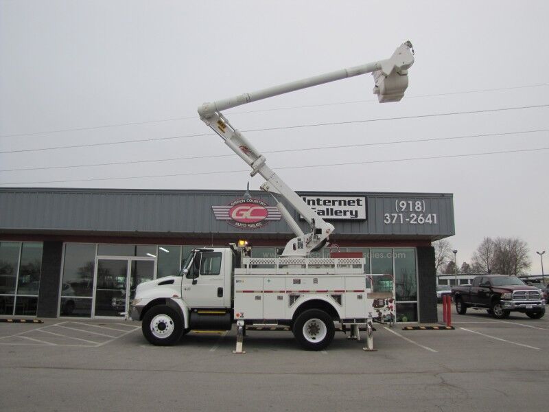 2007 INTERNATIONAL 4300 Bucket Truck Collinsville OK