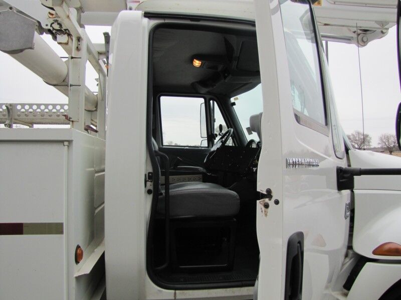 2007 INTERNATIONAL 4300 Bucket Truck Collinsville OK