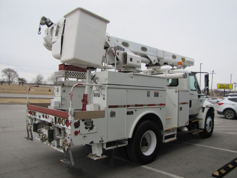 2007 INTERNATIONAL 4300 Bucket Truck Collinsville OK