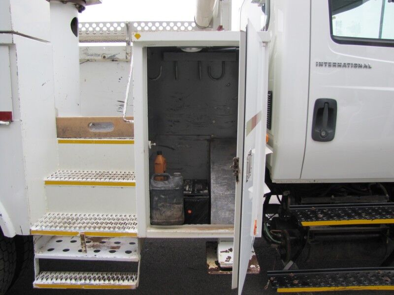 2007 INTERNATIONAL 4300 Bucket Truck Collinsville OK
