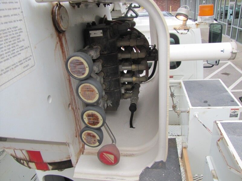 2007 INTERNATIONAL 4300 Bucket Truck Collinsville OK