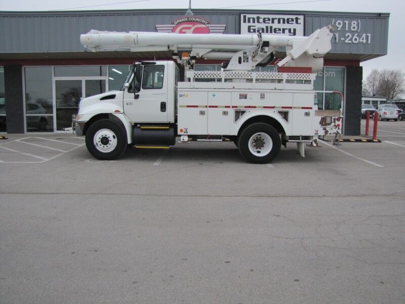 2007 INTERNATIONAL 4300 Bucket Truck Collinsville OK