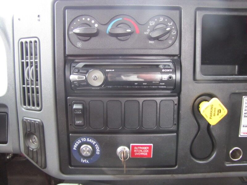 2007 INTERNATIONAL 4300 Bucket Truck Collinsville OK