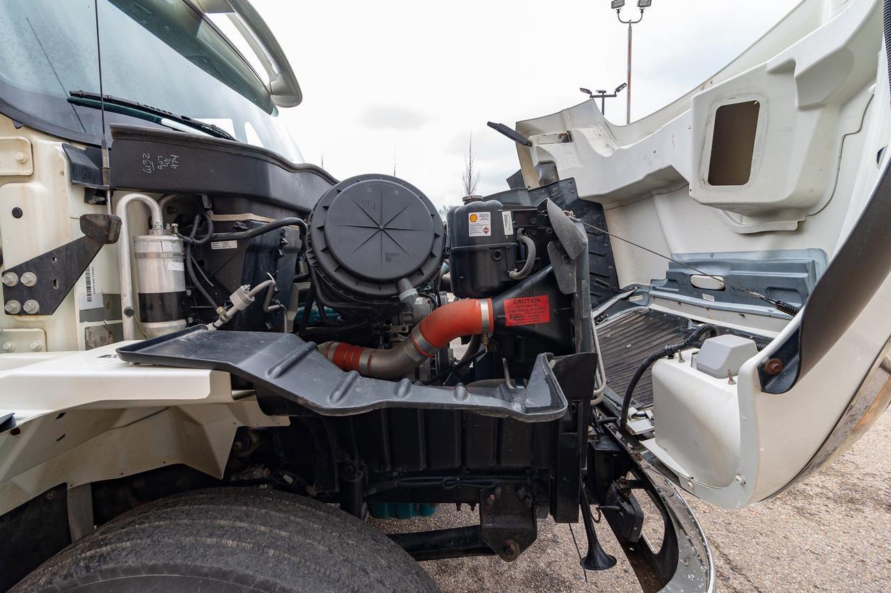 2007 International 7500 HT570 Pitman 8 Ton Crane Red Deer AB