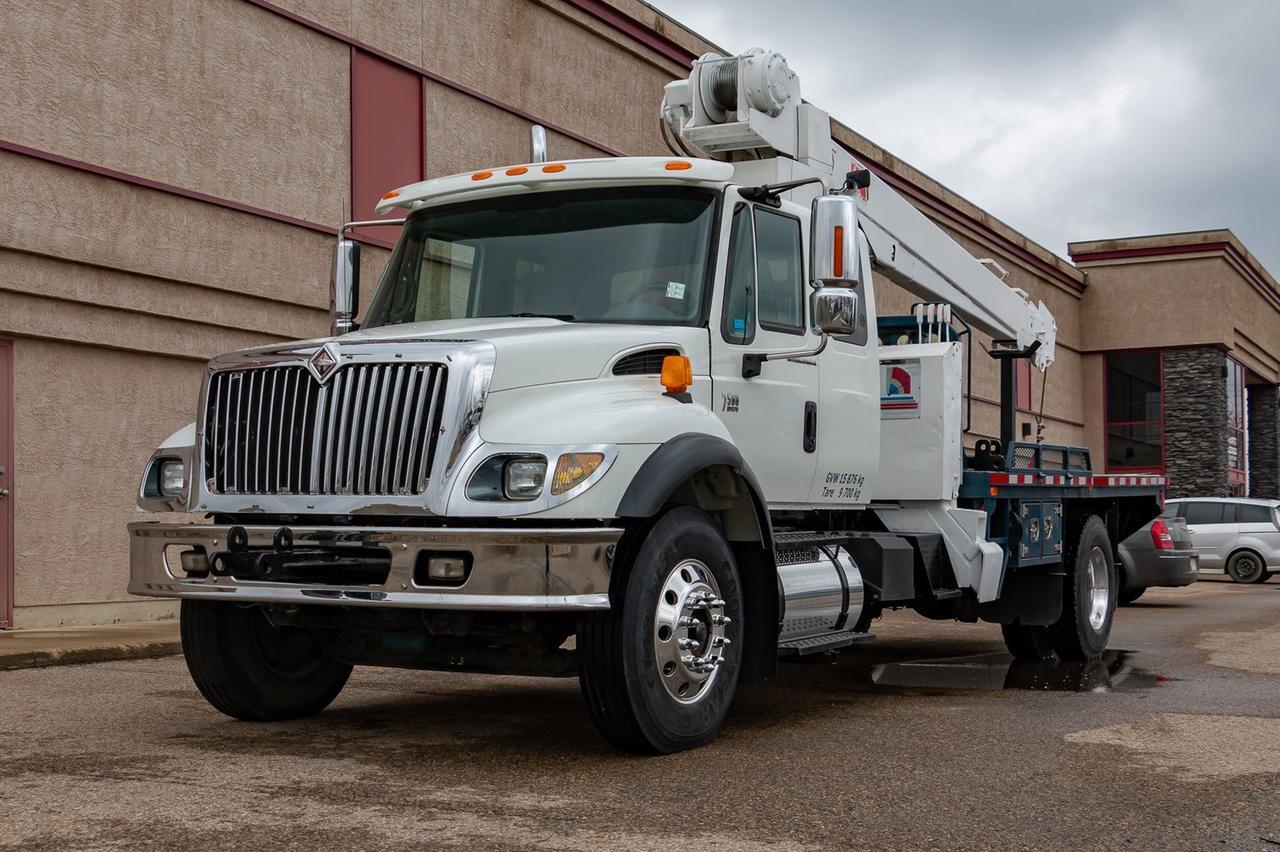 2007 International 7500 HT570 Pitman 8 Ton Crane Red Deer AB