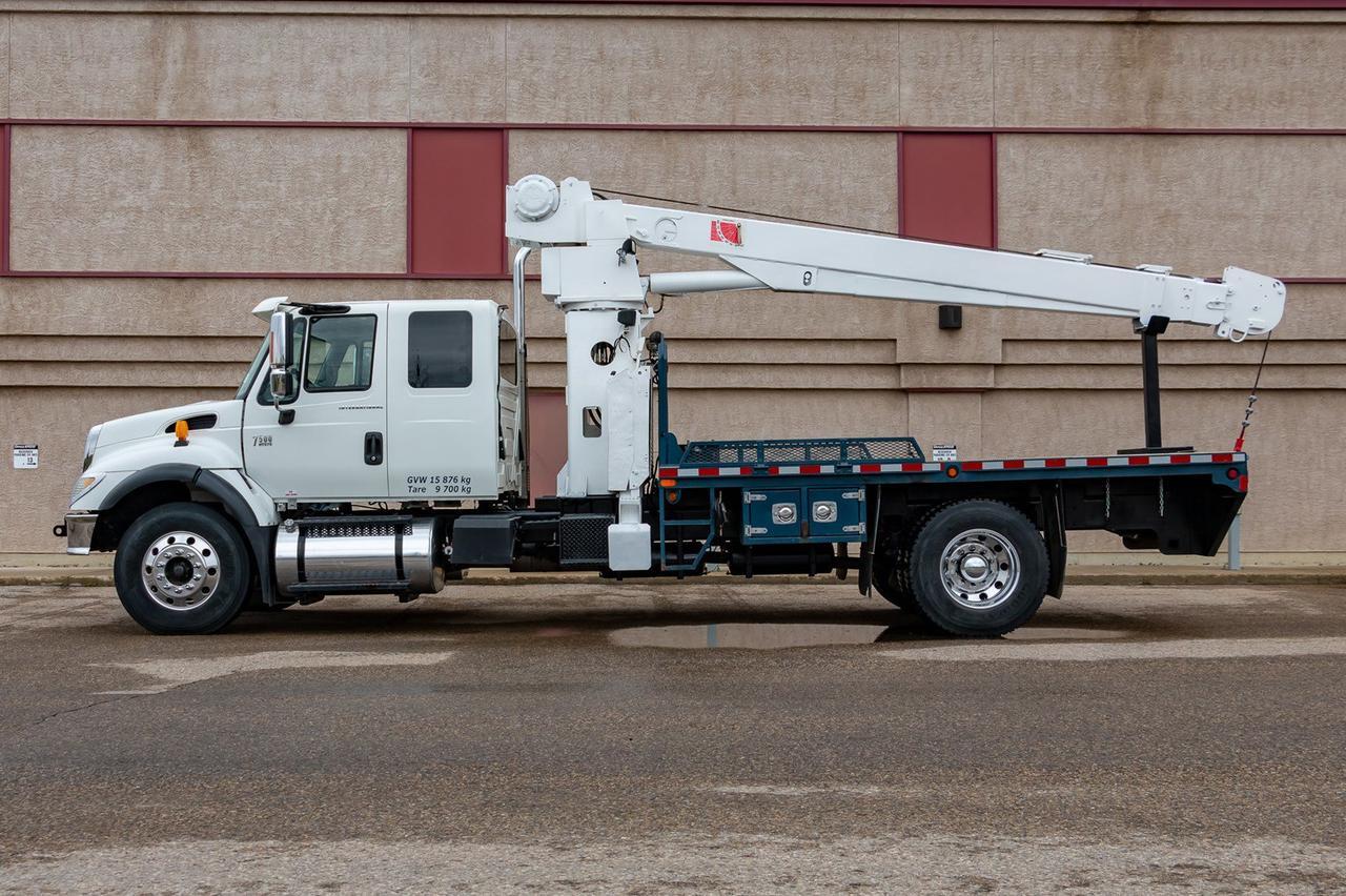 2007 International 7500 HT570 Pitman 8 Ton Crane Red Deer AB