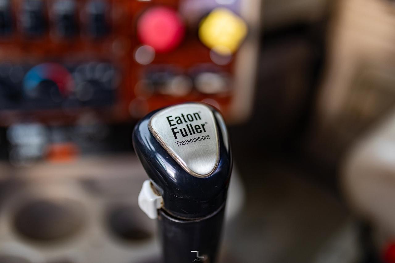 2007 International 9900i Daycab Truck Tractor Heavy Spec Diesel Red Deer AB