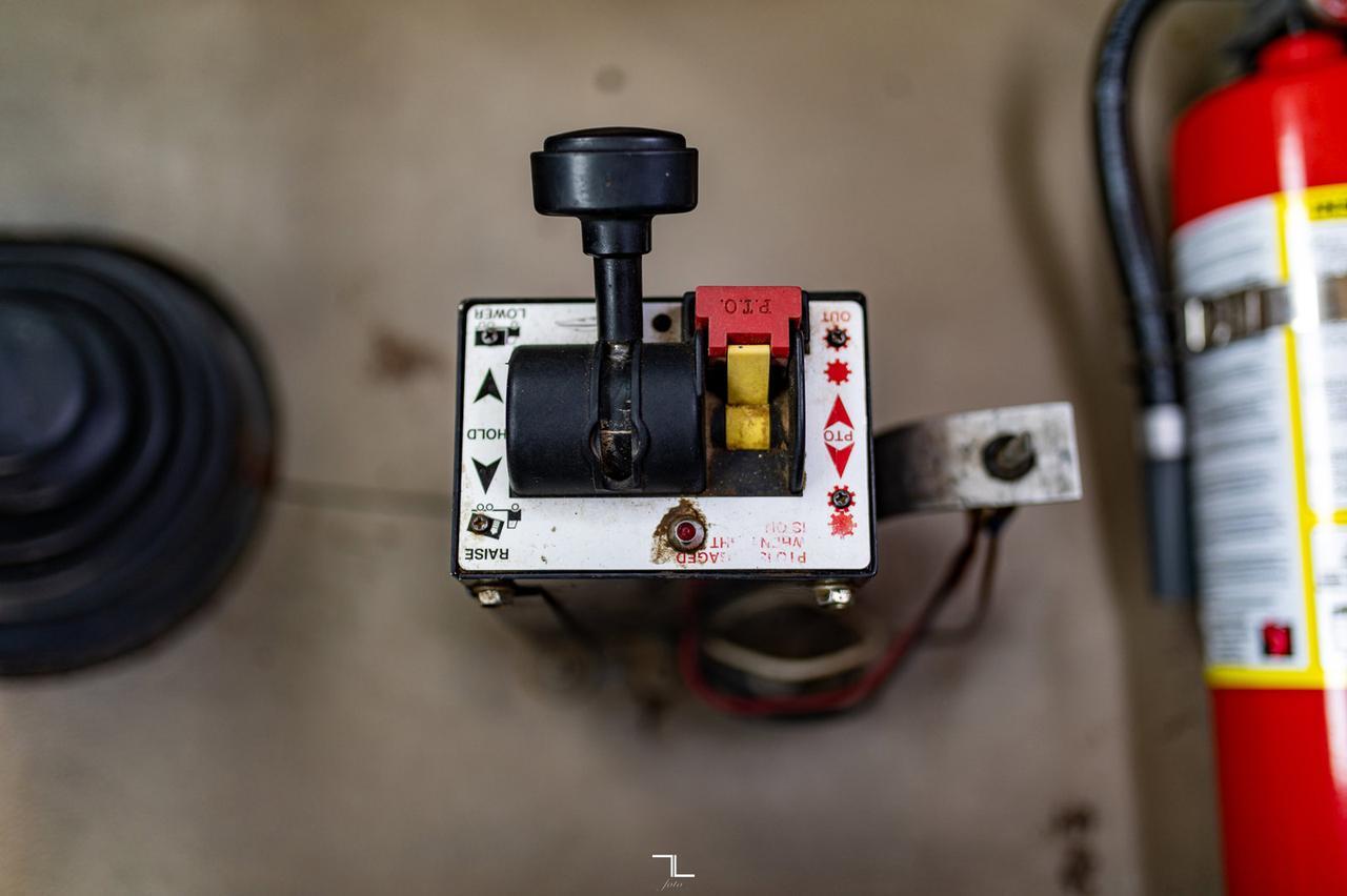 2007 International 9900i Daycab Truck Tractor Heavy Spec Diesel Red Deer AB