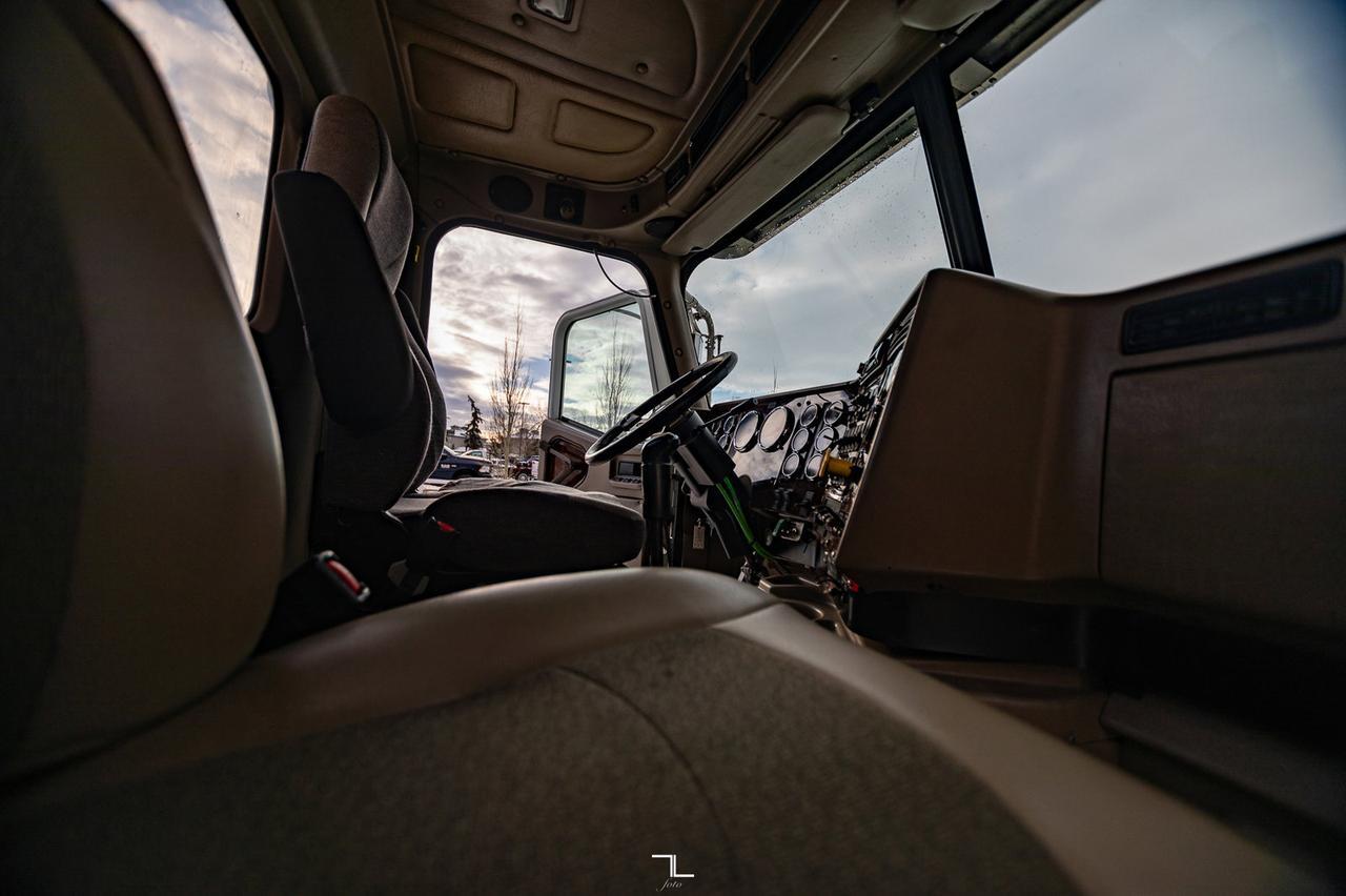 2007 International 9900i Daycab Truck Tractor Heavy Spec Diesel Red Deer AB