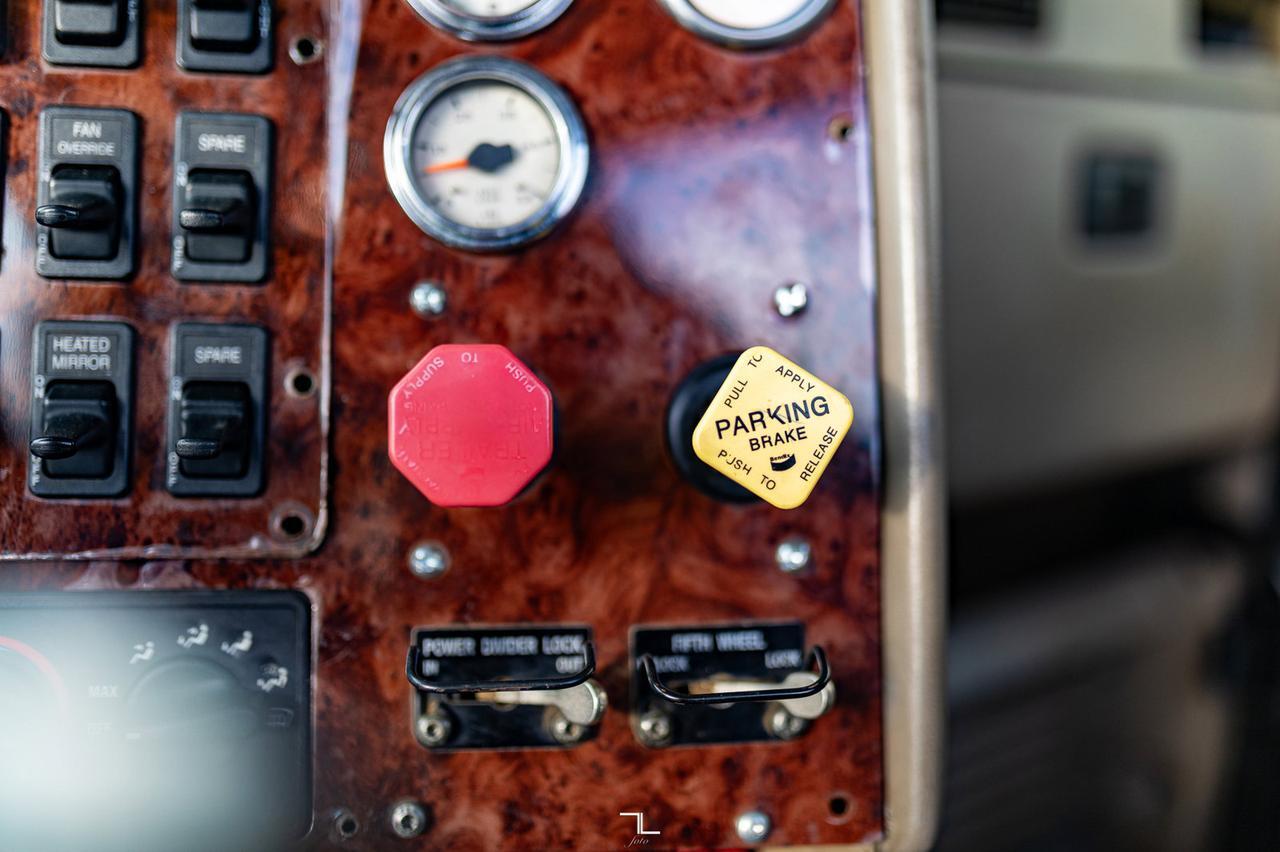 2007 International 9900i Daycab Truck Tractor Heavy Spec Diesel Red Deer AB