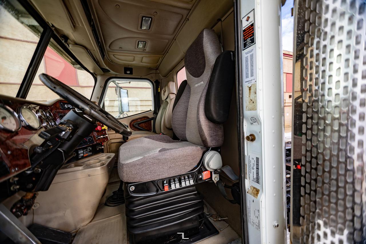 2007 International 9900i Daycab Truck Tractor Heavy Spec Diesel Red Deer AB