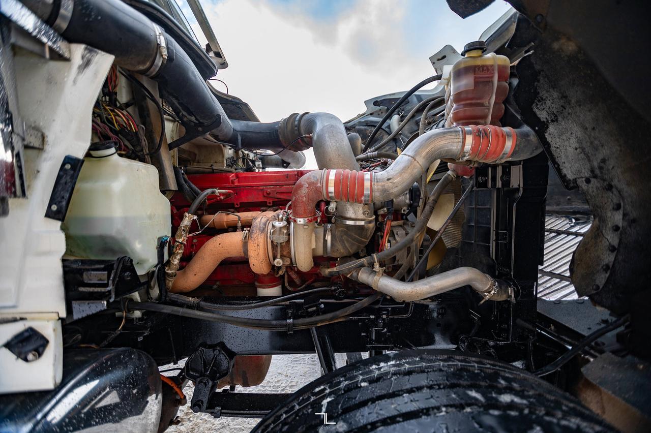 2007 International 9900i Daycab Truck Tractor Heavy Spec Diesel Red Deer AB