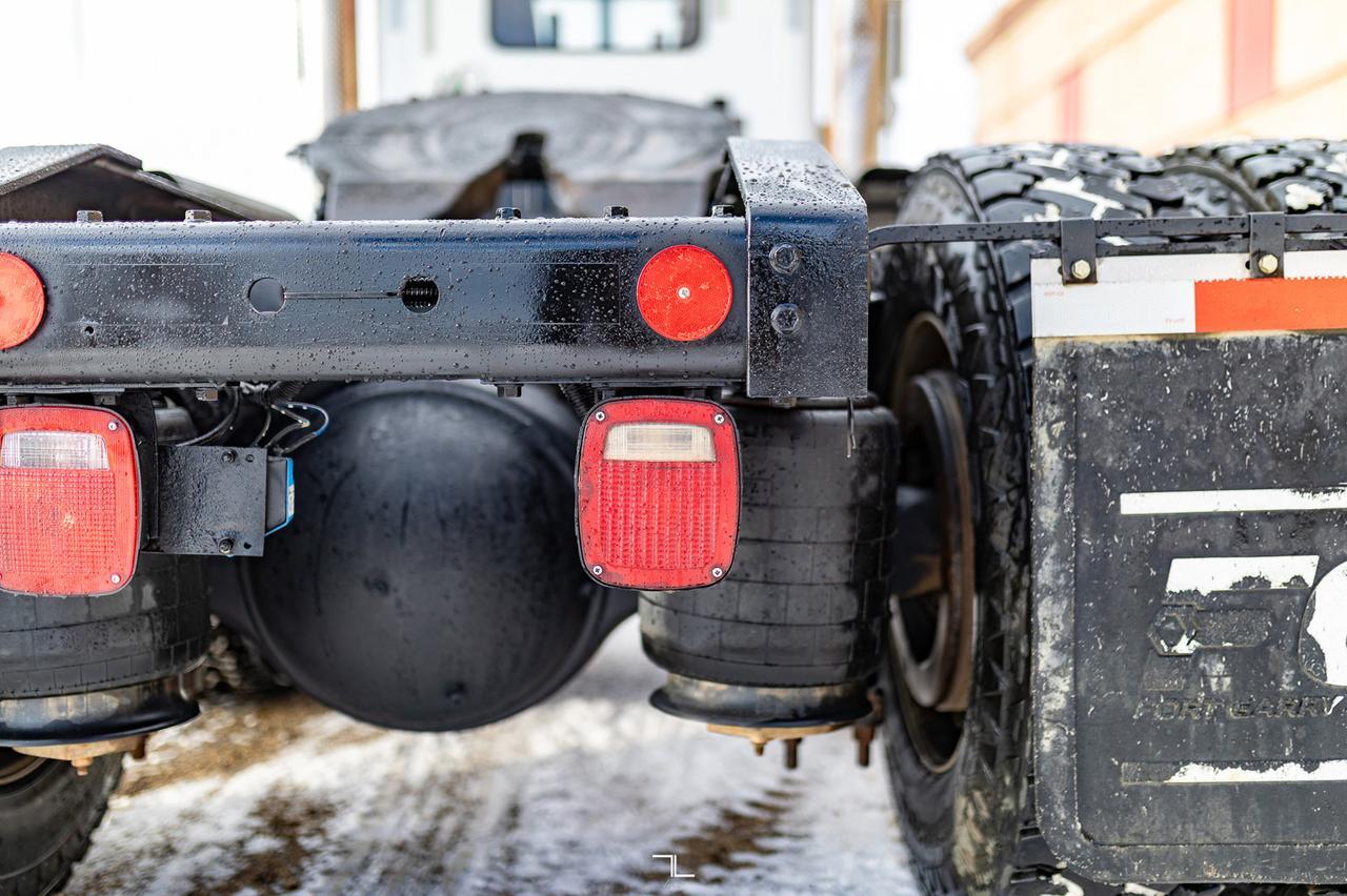 2007 International 9900i Daycab Truck Tractor Heavy Spec Diesel Red Deer AB