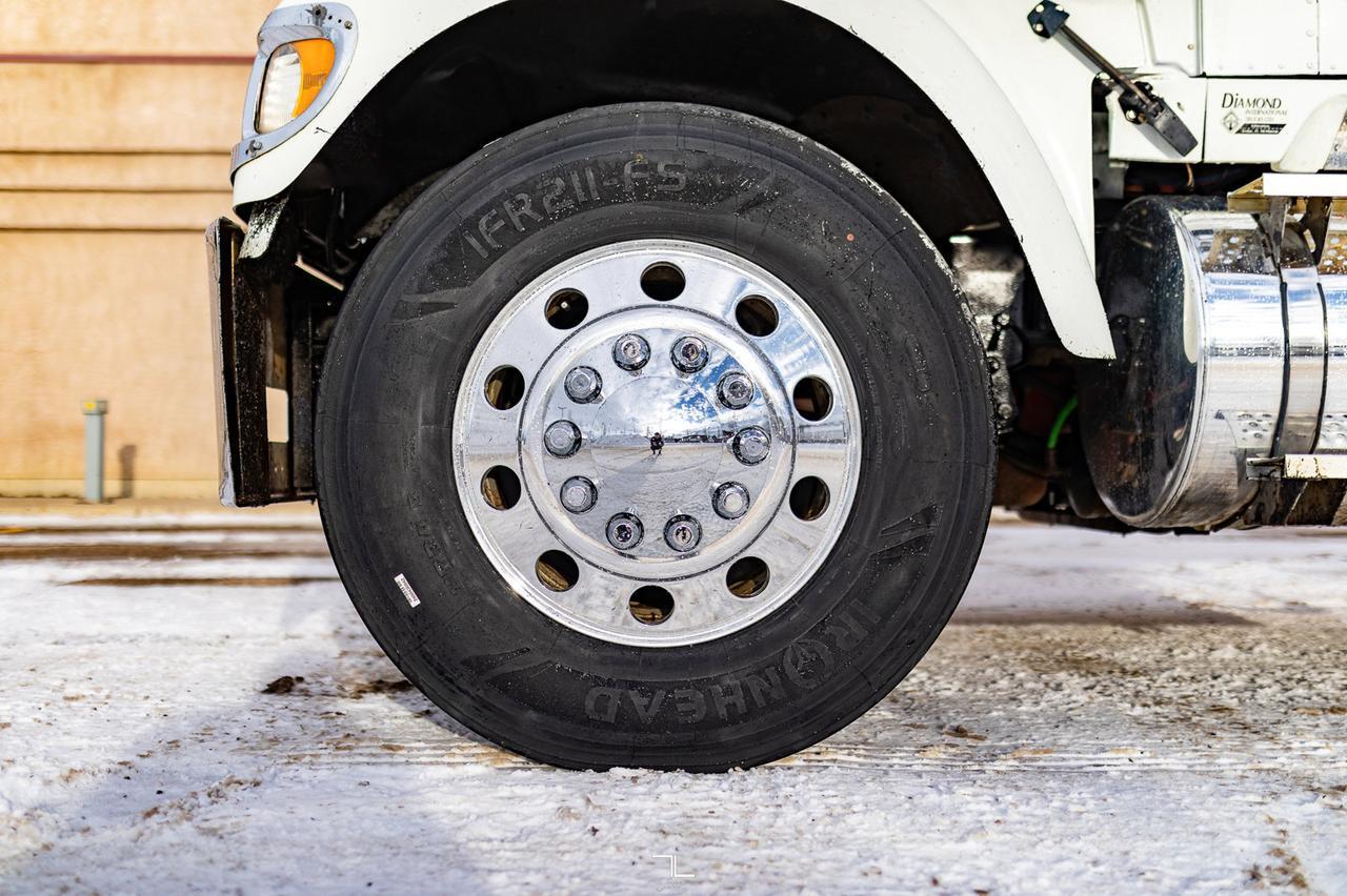 2007 International 9900i Daycab Truck Tractor Heavy Spec Diesel Red Deer AB