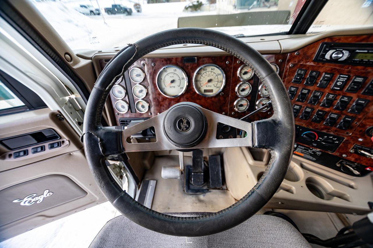 2007 International 9900i Daycab Truck Tractor Heavy Spec Diesel Red Deer AB