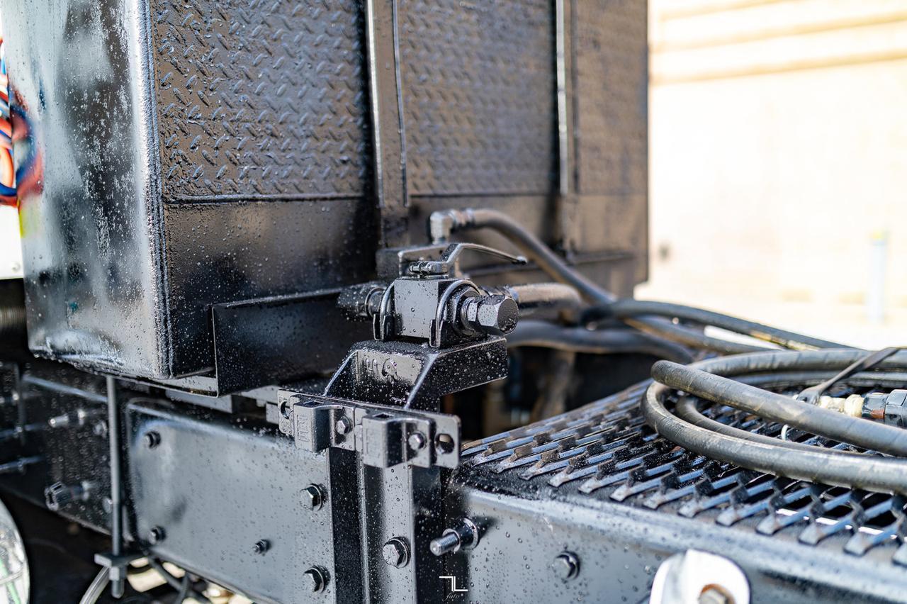 2007 International 9900i Daycab Truck Tractor Heavy Spec Diesel Red Deer AB