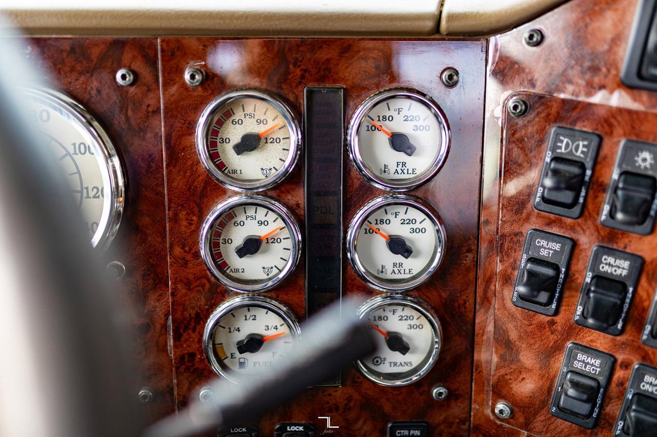 2007 International 9900i Daycab Truck Tractor Heavy Spec Diesel Red Deer AB