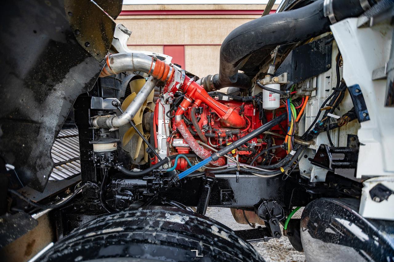 2007 International 9900i Daycab Truck Tractor Heavy Spec Diesel Red Deer AB